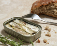 Avec une simple boîte de sardines, préparez un plat sain, pas cher et complet : des patates douces rôties, semoule et rillettes