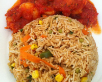 Riz cantonnais et crevettes en sauce