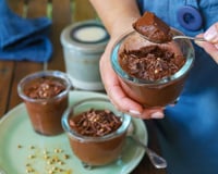 Crèmes dessert au chocolat et coriandre