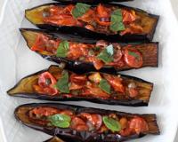 Recette d'été italienne originale à base d'aubergines et de tomates.
