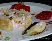 Biscuit roulé à la chantilly de fraises