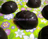 Pâques approche à grands pas, alors si ça vous dit de réaliser vous-même vos œufs en chocolat, voici une recette.En fait, ce sont des demi-œufs mais rien ne vous empêche…