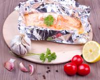 Papillote de saumon avec julienne de légumes vanillée.