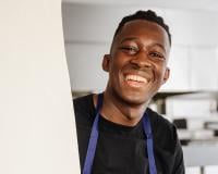 Mory Sacko va ouvrir un restaurant éphémère au cœur de Paris où il va cuisiner avec sa maman