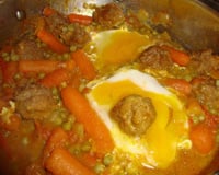 Tajine boulettes de viande, petits pois carottes