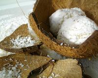 Amoureux de la noix de coco et des crèmes glacées, vous avez bien fait de vous arrêter. Cette glace se concocte et se déguste juste "givrée" et pas congelée pour en apprécier…