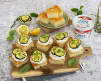 Focaccia au labné, courgettes grillées, basilic et zeste de citron