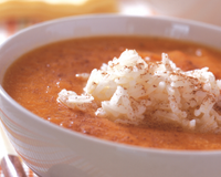 Pour une soirée fraîche, rien de mieux que ce velouté de potiron au riz.