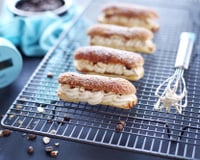 Éclairs à la ganache montée au café et fruits secs rôtis au sirop d'érable