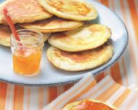 Découvrez la recette à 4 mains des fameux pancakes à la confiture Abricots et Pêches Bonne Maman !