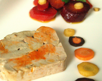 Terrine de foie gras de la mer, carottes multicolores glacées