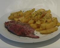 Faire revenir des oignons et cuire la palette y ajouter du bouillon et ensuite y mettre les pommes de terre.