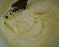 Pour fourrer et décorer les gâteaux. On peut la parfumer à plusieurs parfum