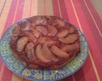 Gâteau aux pommes aromatise à la vanille et caramélisé.