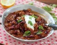 Une version rapide du fameux chili con carne, prêt en moins de 30 minutes.Une recette proposée par Létitia du blog 'Piment Oiseau'.