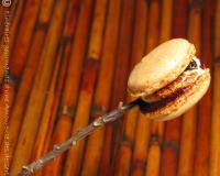 Un goût de feu de bois, de guimauve grillé et de biscuit graham.On sent presque les vacances, guitare à la main autour du feu !Un p'tit goût du Québec !
