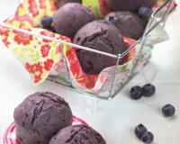 Apprenez à préparer ces Muffins Myrtilles et Cassis avec votre enfant avec cette recette à 4 mains !