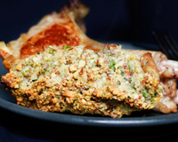 Pour surprendre vos invités à ces fêtes de fin d'année, pourquoi ne pas préparer un Carré d’agneau aux herbes et amandes…