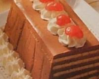 Voici une délicieuse recette que les enfants adorent (les parents aussi !) avec du chocolat et des petits beurre tout simplement.