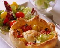 Une nouvelle version de la traditionnelle tarte à la tomate pour 2 personnes sur une base de moutarde relevée Amora.La présentation est originale…