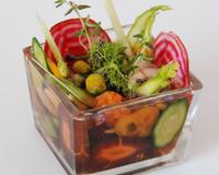 Potage réalisé avec du bouillon de légumes Ariaké à la citronnelle et gingembre avec légumes croquants et glaçons de légumes