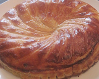 Une délicieuse recette de galette classique à la frangipane.