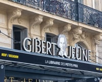 Ce restaurant de burgers remplace une mythique librairie parisienne avec un hommage très difficile à avaler