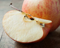 Vous jetez encore le trognon des pommes ? Voici pourquoi vous devriez le garder