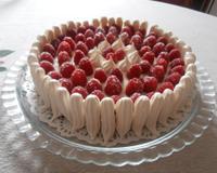 Un sablé reconstitué, un cheesecake au citron vert, des framboises et une coque de petites meringues craquantes.