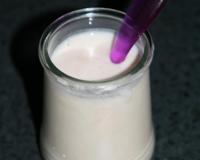 Une recette toute simple de yaourts à la fraise, réalisés sans yaourtière mais les recettes les plus simples sont souvent les meilleures...