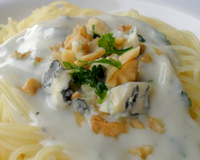 Spaghettis aux noix, sauce au bleu