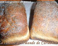 Un délicieux pain aux graines de pavot avec une croûte fine.