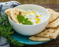 Comment préparer un tzatziki d'hiver pour un apéro de saison ?