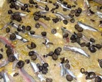 Pissaladière et mesclun de salade au fenouil