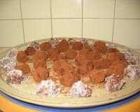 Ganache au chocolat enroulé dans du cacao en poudre.