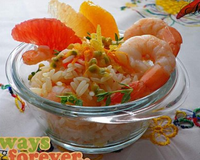 Une belle salade avec des agrumes pour le côté acidulé et rafraîchissant et des crevettes pour le croquant et un avant goût de vacances à la mer !