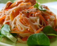Salade asiatique aux nouilles et poulet
