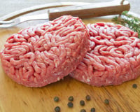 Rappel produit chez Auchan : ces steaks hachés rappelés pour risque d’intoxication alimentaire, votre magasin est-il concerné ?