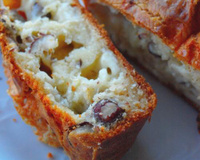 Cake aux noisettes et fromage de brebis