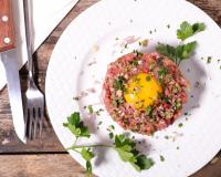 Ce chef propose un tartare de pastèque visuellement bluffant : voici la recette