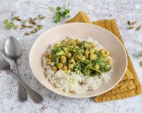 Un plat végétarien complet, inspiré de la cuisine indienne. Dans ce curry, les pois chiches se marient à merveille avec les épinards.…