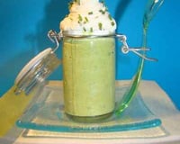 Verrine de petits pois, chèvre, et ciboulette façon cappuccino