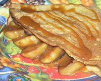 Ce dessert est un bonheur pour les papilles. J'avais goûté en Bretagne la crêpe caramel au beurre salé, j'avais adoré. Avec les pommes, c'est à tomber!