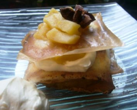 Mille-feuille de mousse chocolat blanc et pommes caramélisées