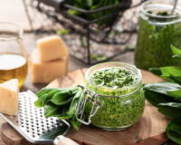 Cette recette de pesto à l’ail des ours va donner du peps à vos pâtes