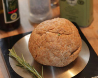 Pâte à tarte légère au yaourt, à l'huile d'olive, vinaigre balsamique et romarin