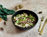 Pâtes de Noël étoilées aux oignons caramélisés, champignons et lardons fumés