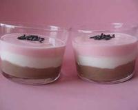 Fraise Tagada, lait concentré sucré et Toblerone... un trio de douceurs. Un dessert doux comme un doudou aux parfums d'enfance.