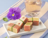Mille et une feuilles de Gruyère France au jambon sec et saveur pâte de coing