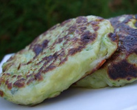 Petites crêpes de courgettes à la mozzarella